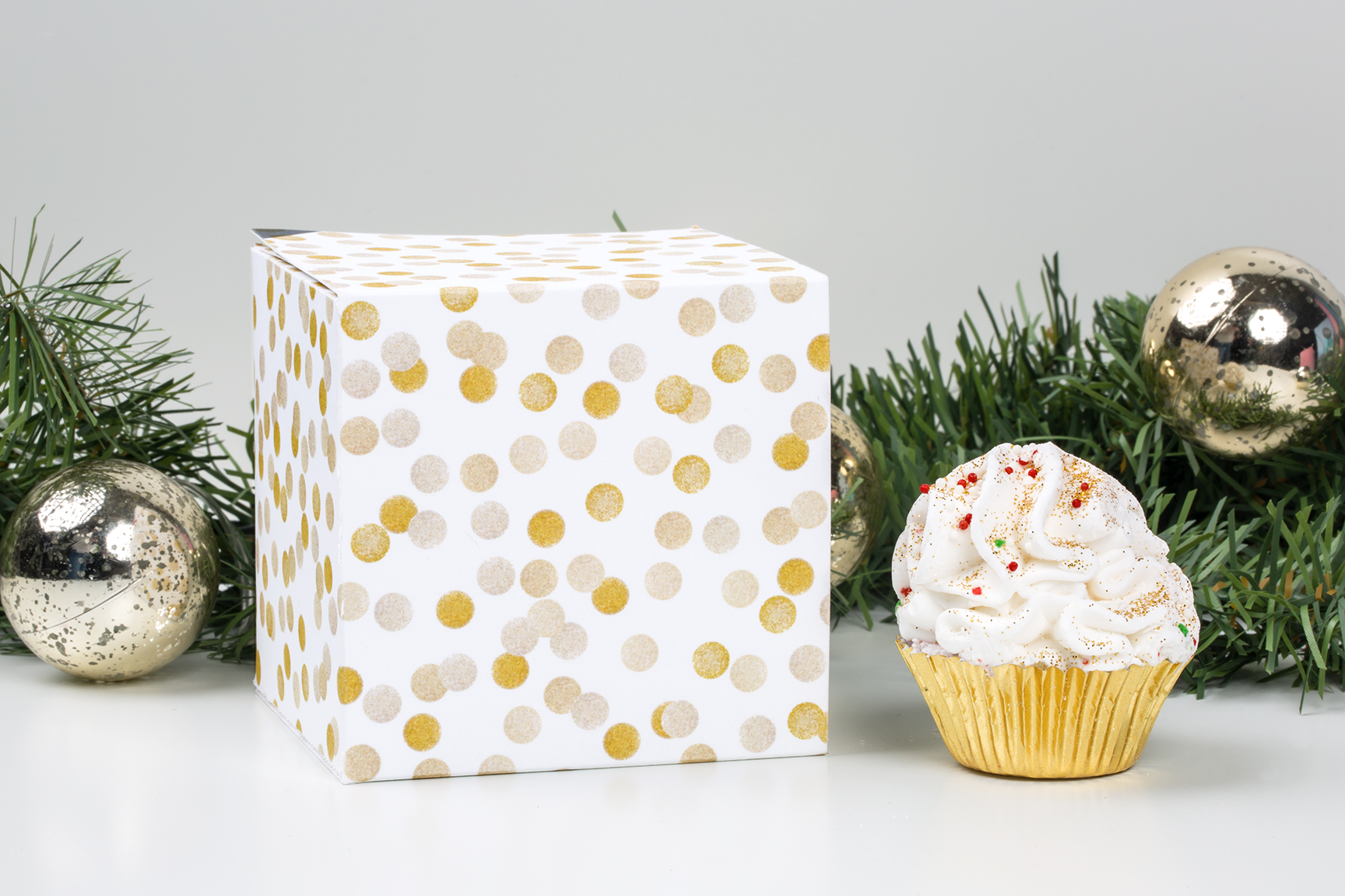 Candy cane cupcake bathbomb and gold confetti holiday pairing